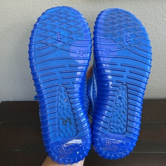 Twisted slip in and step out blue and gray sneakers size 9 - Picture 7 of 9